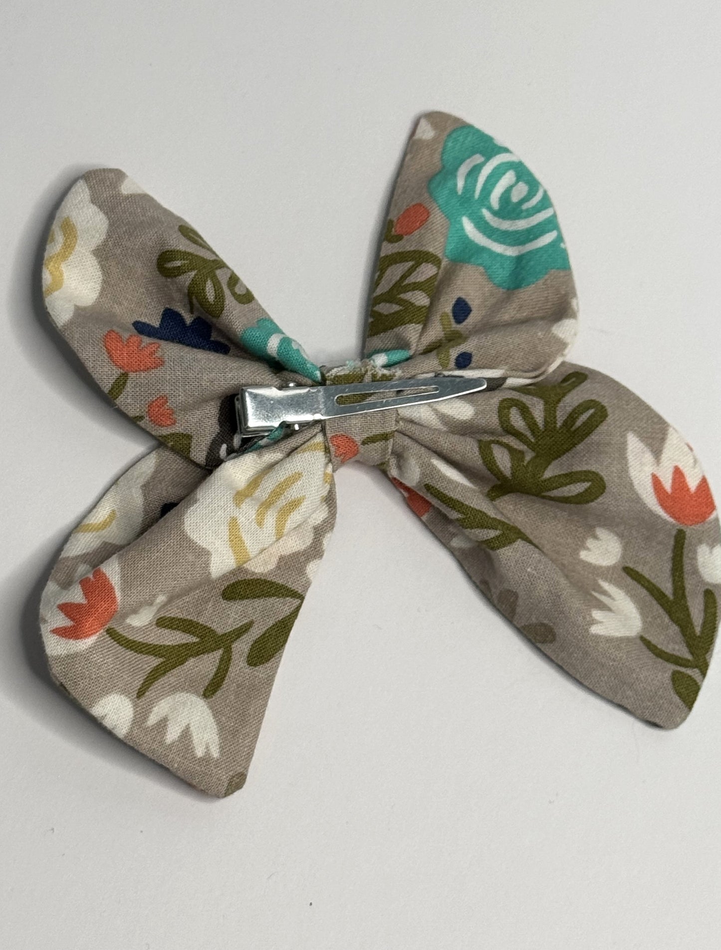 White Floral Butterfly Hairbow