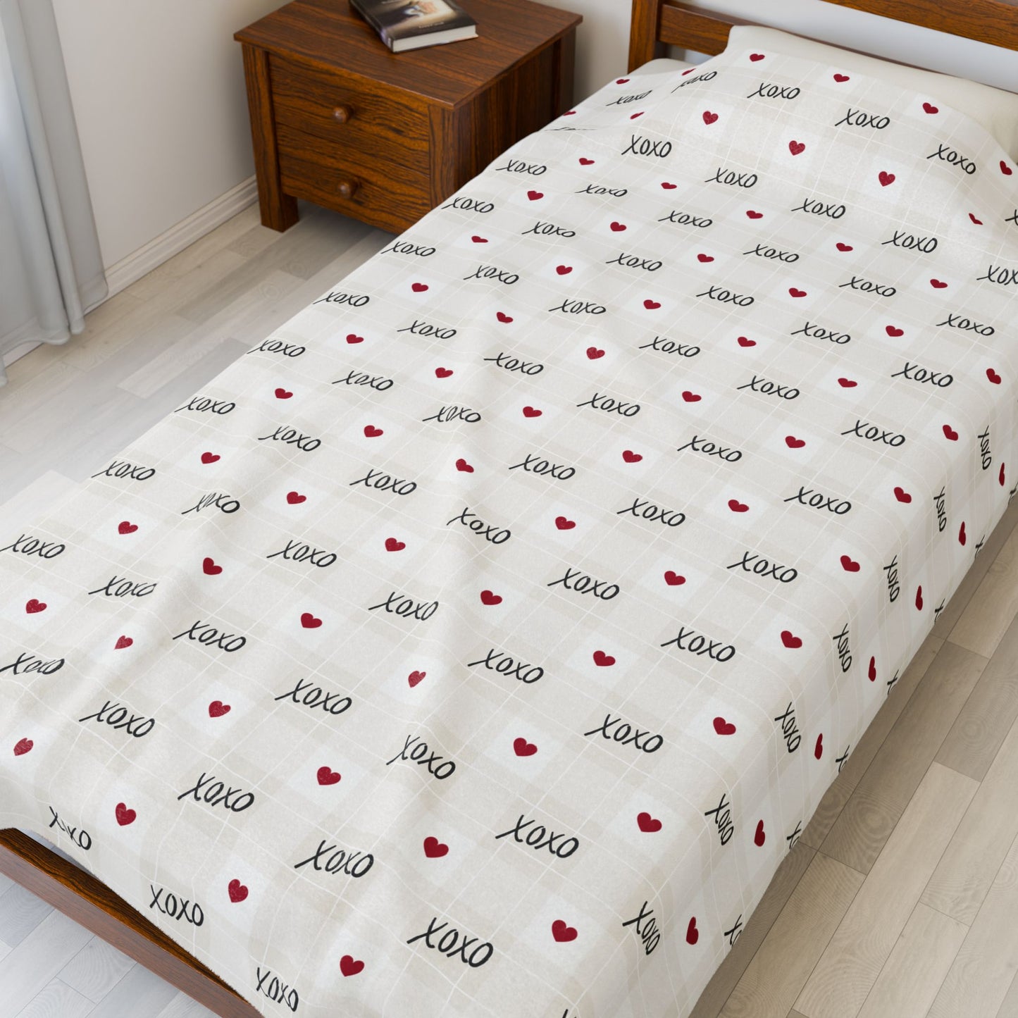 Plush Velveteen Blanket – 'XOXO' Heart Pattern Cozy Throw for Valentine’s & Everyday